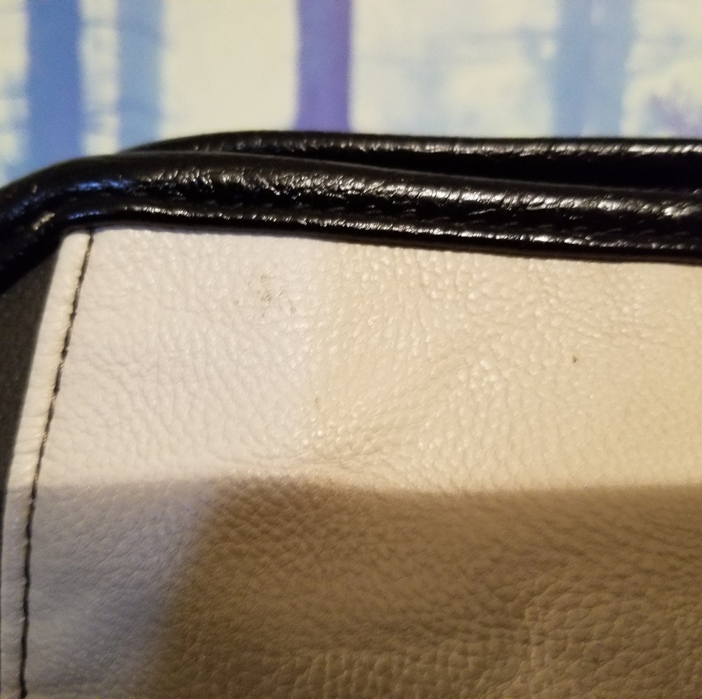 Steve Madden Black and White purse - Picture 3 of 4